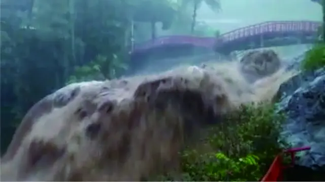 Banjir terjadi di empat sungai Purwokerto dan satu di Banyumas. Tampak luapan Sungai Gumiwang (Foto: Liputan6.com/Muhamad Ridlo)