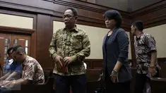 Dirut CV Semesta Berjaya, Xaveriandy Sutanto dan Meimei saat menjalani Sidang di Pengadilan Tipikor, Jakarta, Selasa (15/11). Sidang ini menghadirkan saksi Dirut Bulog Djarot kusumayakti. (Liputan6.com/Johan Tallo)