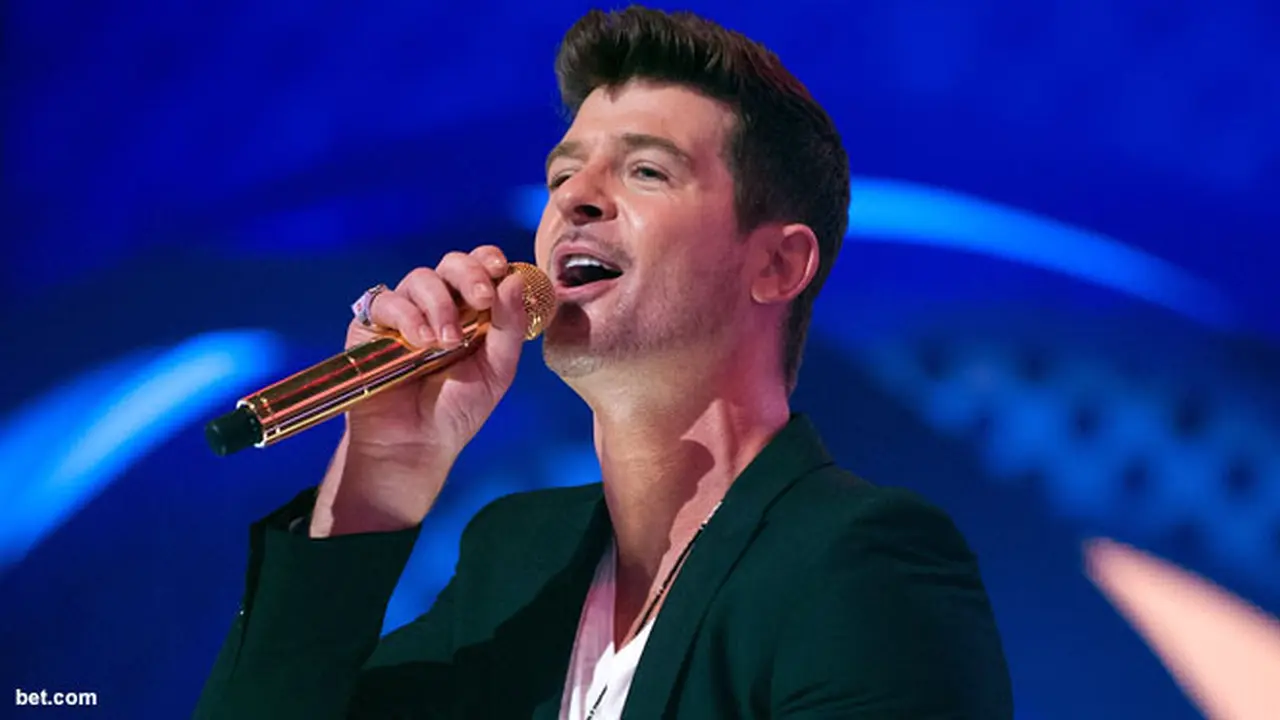 robin-thicke-130811c.jpg