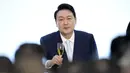 <p>Presiden baru Korea Selatan Yoon Suk Yeol menghadiri resepsi pelantikan Presiden ke-20 di Majelis Nasional, Seoul, Korea Selatan, Selasa (10/5/2022). (AP Photo/Lee Jin-man, Pool)</p>