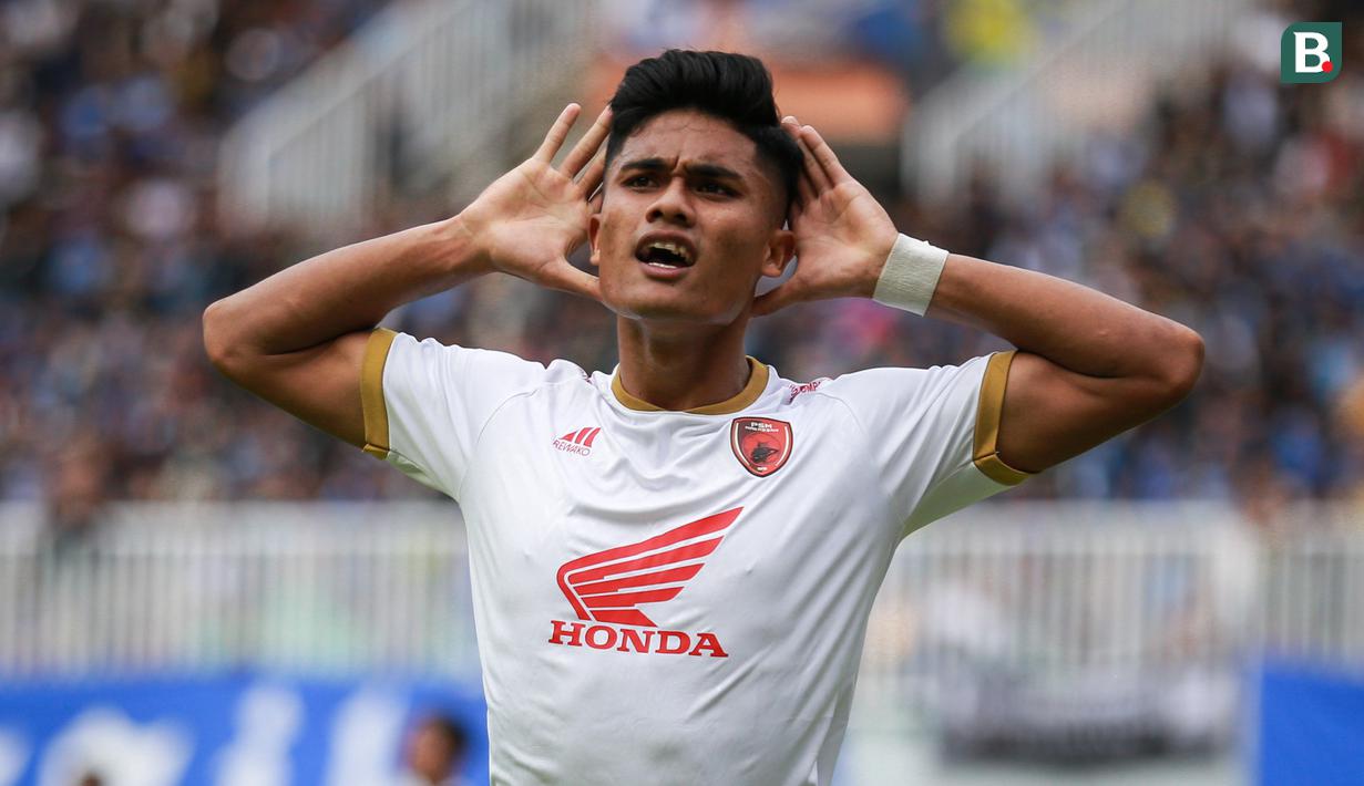 <p>Selebrasi pemain PSM Makassar, Ramadhan Sananta&nbsp;setelah menjebol gawang Persib Bandung saat laga lanjutan BRI Liga 1 2022/2023 antara Persib Bandung melawan PSM Makassar di Stadion Pakansari, Bogor, Selasa (14/02/2023). (Bola.com/Bagaskara Lazuardi)</p>