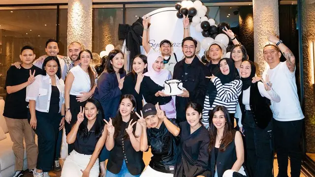 Tampilan Nagita Slavina di Kejutan Ulang Tahun Nisya Ahmad dan Syahnaz Sadiqah. [@syahnazs/@nissyaa]