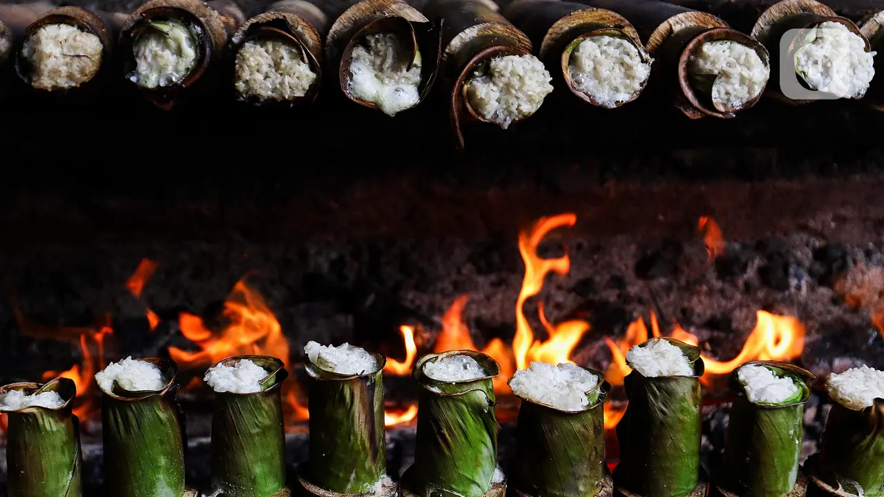 Lemang Bambu Laris Diburu