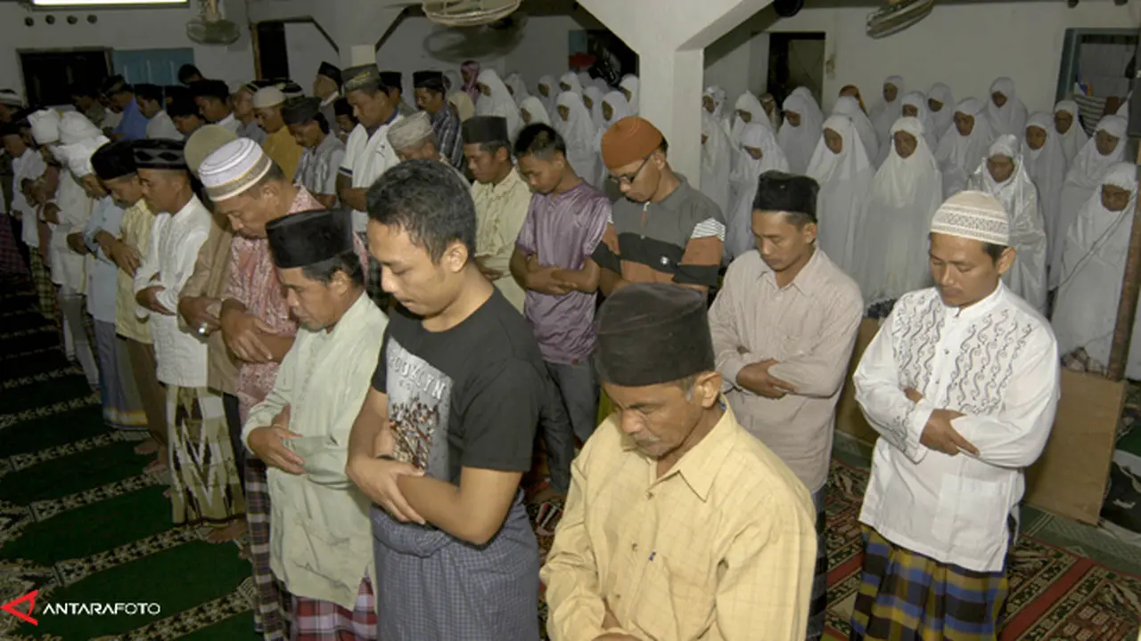 shalat-teraweh-130708c.jpg