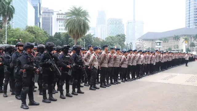 Personel kepolisian disiagakan untuk mengawal aksi unjuk rasa di Jakarta pada Kamis (8/1/2026).
