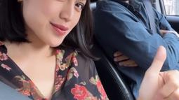 Dalam kesempatan yang sama, Vincent Verhaag sebagai suami pun memberi dukungan terhadap keputusan Jedar memotong rambut. Selain beramal, pria yang pernah menjadi host acara My Trip My Adventure itu mengaku sang istri jadi lebih cantik. Penampilan Jedar diakuinya bikin jatuh cinta lagi. (Liputan6.com/IG/@inijedar)