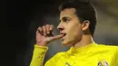 Villarreal's Brazilian forward Nilmargestures as he celebrates his goal during the Spanish league football match Villareal CF vs RCD Mallorca on December 18, 2010 at El Madrigal stadium in Villareal. AFP PHOTO/ JOSE JORDAN 