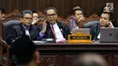 Tim Hukum Prabowo-Sandiaga saat mengikuti sidang ke-5 sengketa Pilpres 2019 di Gedung MK, Jakarta, Jumat (21/6/2019). Sidang beragendakan mendengar keterangan saksi dan ahli dari pihak terkait yakni paslon nomor urut 01 Jokowi-Ma'ruf Amin. (Liputan6.com/Johan Tallo)