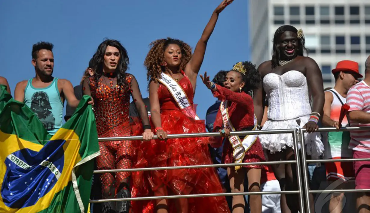  Kalangan aktivis mengatakan sudah saatnya Brazil memiliki UU yang melarang diskriminasi terhadap orang lesbian, gay, biseksual dan transgender, Minggu (4/5/2014)(AFP Photo/Nelson Almeida).