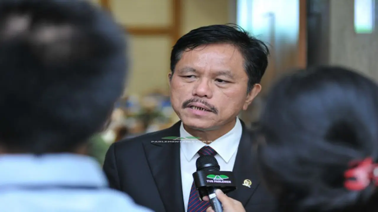 Anggota Komisi VII DPR RI Ramson Siagian saat Rapat Dengar Pendapat dengan Dirjen Minerba, kamis (24/5/2018).