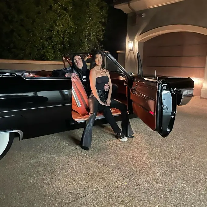 Travis Barker dan Kourney Kardashian