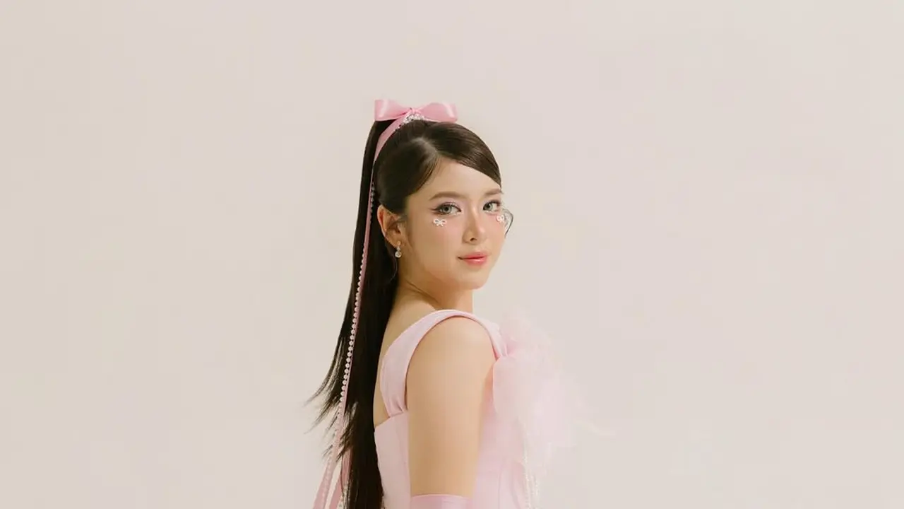 Pesona Tiara Andini Bergaya ala Coquette Girl di Pemotretan Album Special Live