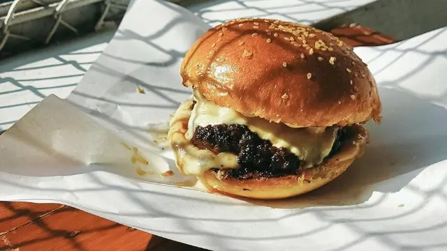 Burger di Jungen Joint