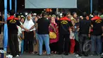 Sejumlah petugas terlihat berjaga mengamankan acara tahlilan 40 hari meninggalnya Olga Syhaputra di kediaman orang tua Olga di kawasan Duren Sawit, Jakarta, Rabu (6/5/2015). (Liputan6.com/Panji Diksana)