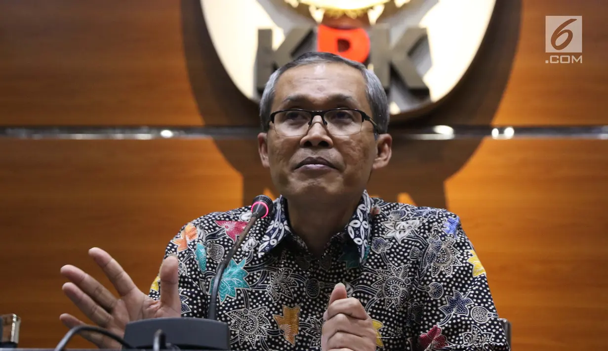 Komisioner KPK, Alexander Marwata saat mengumumkan penetapan tersangka baru kasus dugaan suap dana hibah Kemenpora ke KONI Pusat, Gedung KPK, Jakarta, Rabu (18/9/2019). KPK menetapkan Menpora Imam Nahrawi sebagai tersangka baru diduga menerima suap Rp26,5 milyar. (Liputan6.com/Helmi Fithriansyah)