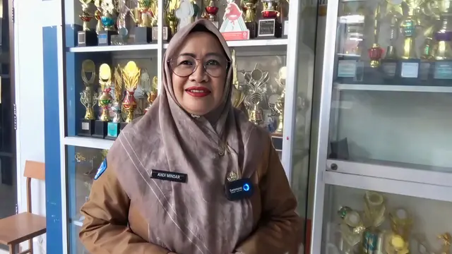 BBM Langka Bikin Sekolah Pindah ke Rumah, Begini Cerita Keluh KesahOrang Tua dan Guru di Makassar