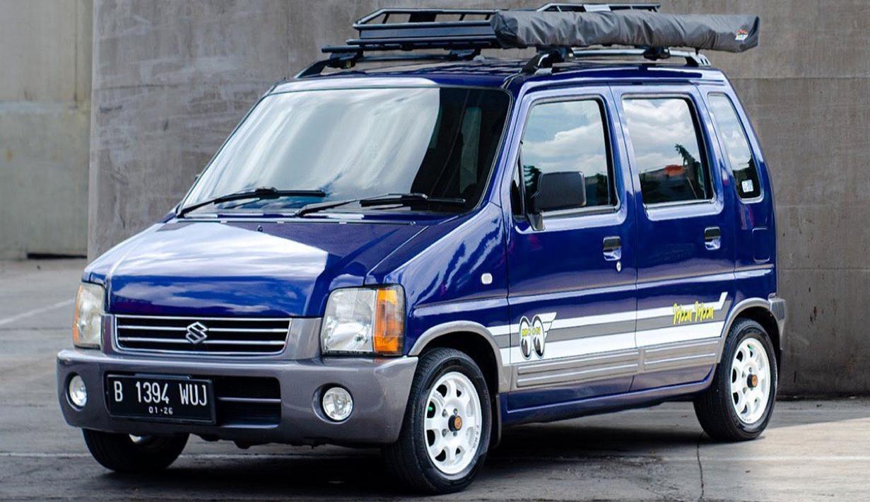 Suzuki Karimun merupakan salah satu Kei Car yang pernah dijual resmi di Indonesia. Mobil ini memiliki nama Suzuki WagonR Wide untuk pasar Jepang. Bentuk mengotak karimun menjadikannya timeless dan ikonik hingga saat ini. Mesin yang digunakan terkenal bandel, yaitu unit 1.000cc 4-silinder yang juga digunakan di Suzuki Carry 1.000. Beragam gaya modifikasi yang bisa diaplikasikan menjadi salah satu alasan kenapa mobil ini kembali diminati. (Source: Instagram/@frzaptrandi)