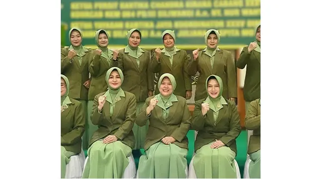 6 Potret Juliana Moechtar Dilantik Jadi Anggota Persit, Tampil Anggun Pakai Seragam