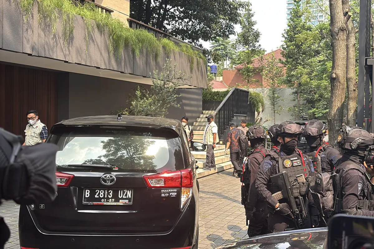 Penyidik KPK menggeledah rumah Silmy Karim