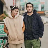 Melalui akun Instagram, Syahnaz membagikan momen saat tengah liburan di Korea Selatan. Dirinya diketahui berada di negeri gingseng tersebut hanya bersama sang suami. (Liputan6.com/IG/@syahnazs)
