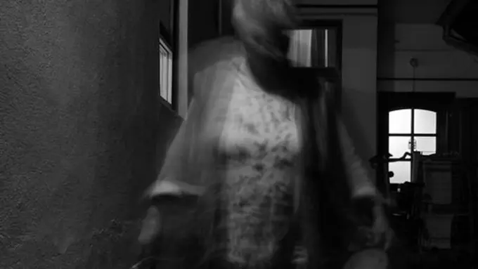 Sosok Hantu Wanita Terlihat di Hotel Tua