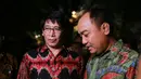 Azis Gagap, datang ke pernikahan putri semata wayang presiden Joko Widodo bersama dengan sahabatnya yang juga terjun sebagai pelawak, Parto Patrio. Dengan menggunakan batik, keduanya tampak bahagia. (Adrian Putra/Bintang.com)
