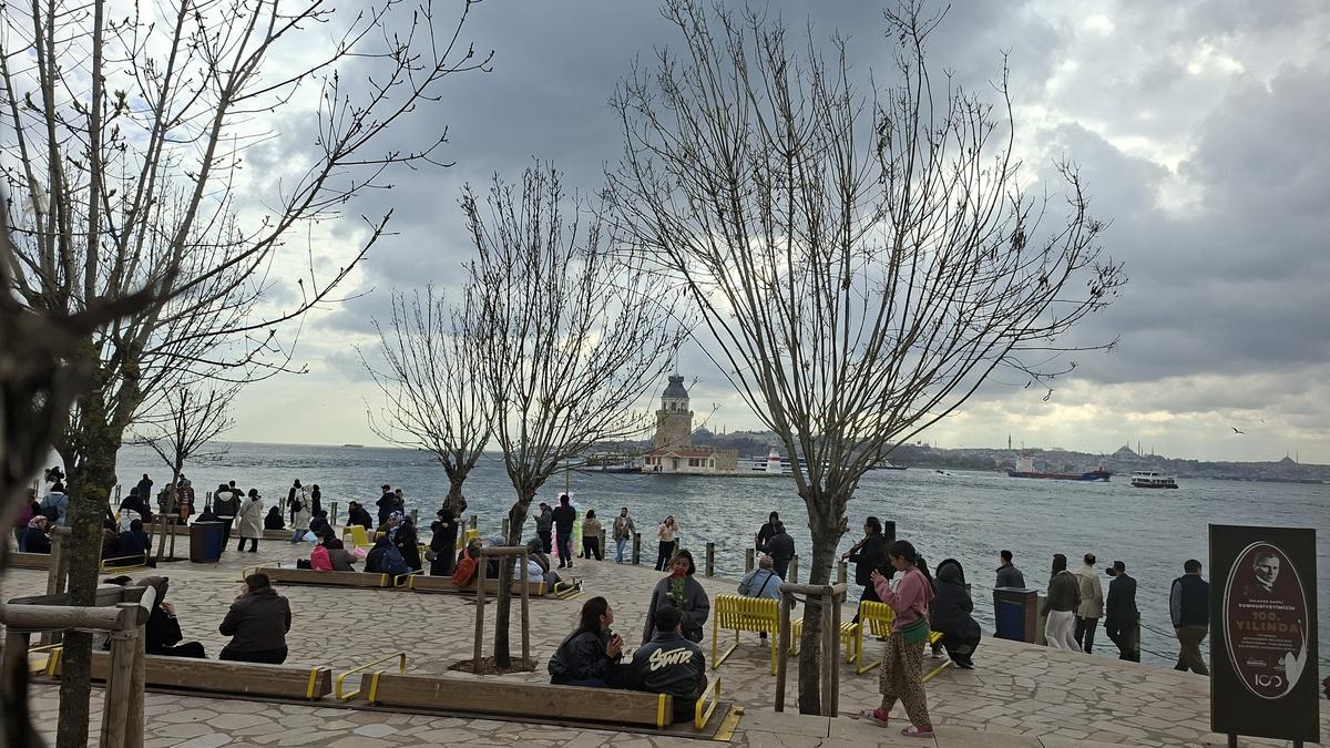 Laporan Liputan6.com dari Turki: Uskudar kala Sore, Pesona Asia Istanbul di Tepi Selat Bosporus