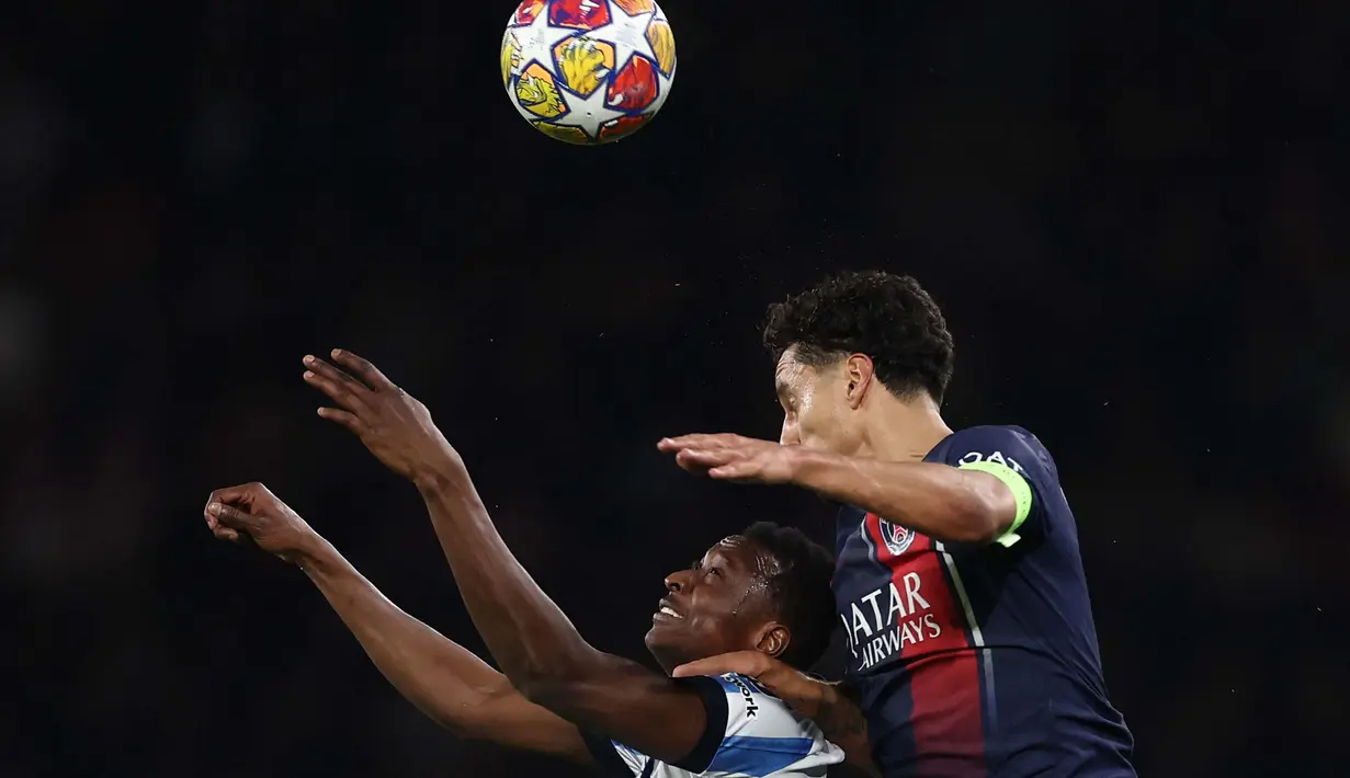 Di babak pertama, Paris Saint-Germain lebih banyak mendapat tekanan. (FRANCK FIFE/AFP)