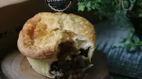 Pie adalah salah satu jenis pastry yang disukai banyak orang, tak heran beragam jenis menu pie hadir dari mulai yang manis hingga asin. (Foto: instagram @piehaus.id)