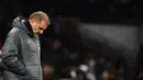 Pelatih Tottenham Hotspur, Ange Postecoglou, tak mampu menutupi kekecewaan setelah anak asuhnya kembali telan kekalahan di lanjutan Liga Inggris 2024-2025. Kali ini Spurs dipermalukan Leicester City dengan skor 1-2. Kekalahan ini membuat sang juru taktik karena gagal meraih kemenangan dalam tujuh laga terakhir di Liga Inggris. (Mike Egerton/PA via AP)
