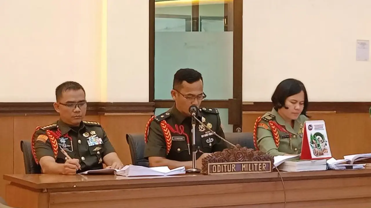 Oditur Militer Mayor (Chk) Wasinton Marpaung dan Kolonel Chk Andri Wijaya dalam sidang perdana kasus dugaan penculikan dan pembunuhan Kacab Bank Jakarta