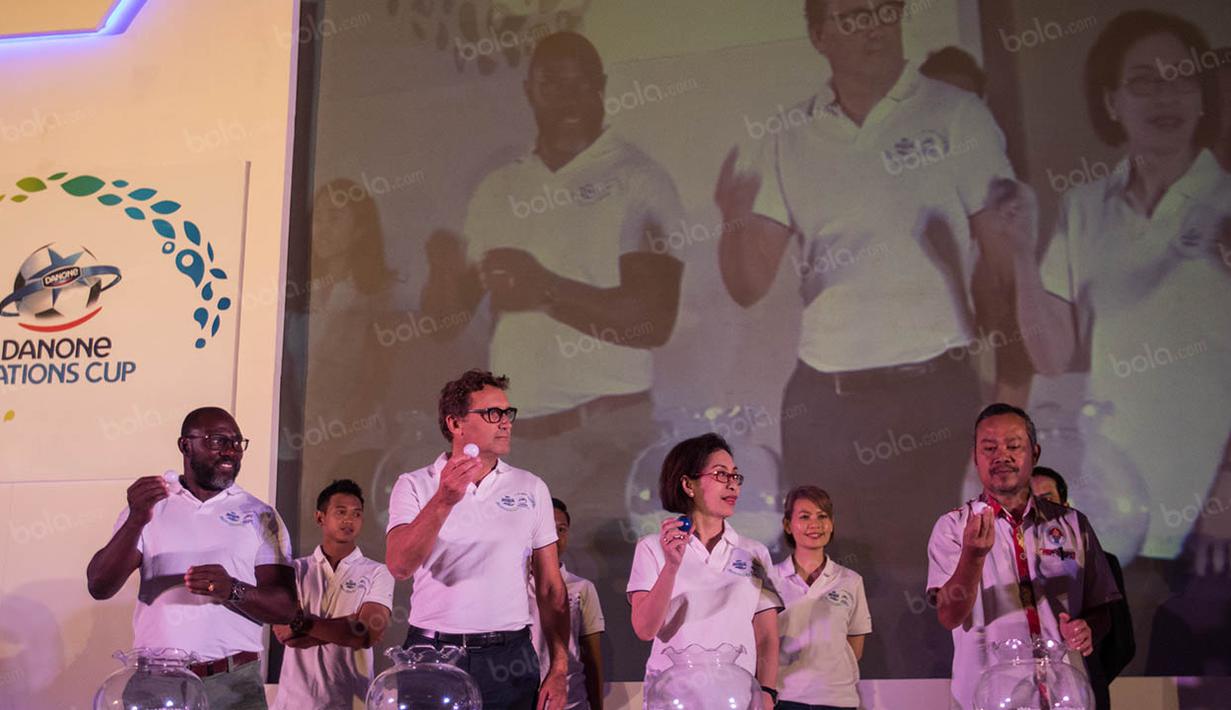 Suasana pengundian final nasional Aqua Danone Cup 2016 yang melibatkan 16 tim pemenang dari seleksi di 34 propinsi. (Bola.com/Vitalis Yogi Trisna)