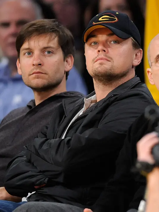 Tobey Maguire dan Leonardo DiCaprio. (KEVORK DJANSEZIAN / GETTY IMAGES NORTH AMERICA / AFP)