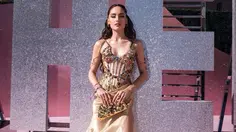 Pesona Cinta Laura di Victoria’s Secret Fashion Show 2026, Kenakan Gaun Desainer Indonesia