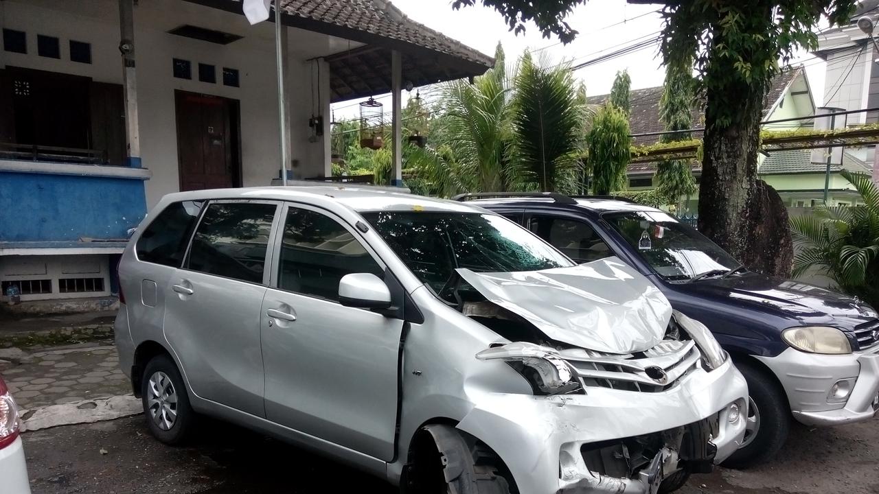 tugu jogja, yogyakarta, avanza maut, kecelakaan tugu yogyakarta