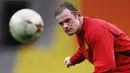 Manchester United's English forward Wayne Rooney takes part in a training session at the Luzhniki stadium in Moscow on the eve of the Champions league final football match against Chelsea on May 20, 2008. AFP PHOTO / Adrian Dennis