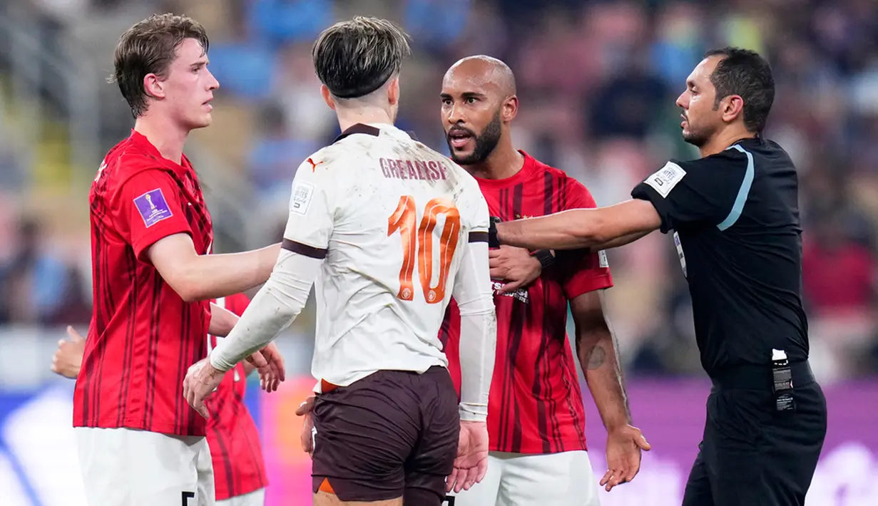 Man City baru mendapat angka lewat gol bunuh diri Marius Hoibraten (45+1’). (AP Photo/Manu Fernandez)