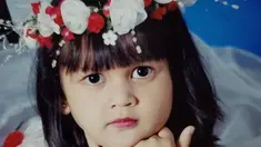 Cut Ratu Meyriska, aktris keturunan Aceh yang foto masa kecilnya curi perhatian. Cut Meyriska dipuji cantik sedari kecil dengan mata yang belok. Mata yang indah ini panen pujian dari netizen yang terpesona dengan kecantikan Cut Meyriska kecil. (Liputan6.com/IG/cutratumeyriska)