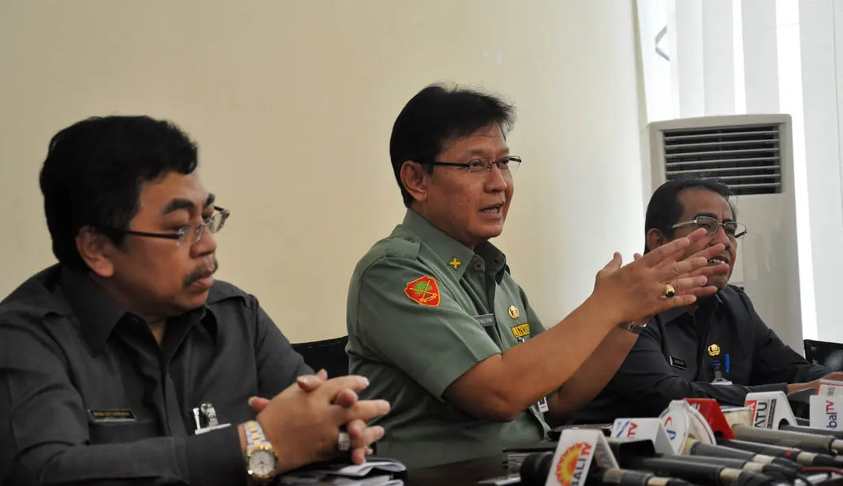 Konferensi pers ini terkait dicabutnya Kepres No. 55 tahun 1972 yang mengatur mengenai pertahanan sipil (Hansip) menuai banyak kontroversi, Jakarta, (22/9/14). (Liputan6.com/Miftahul Hayat)