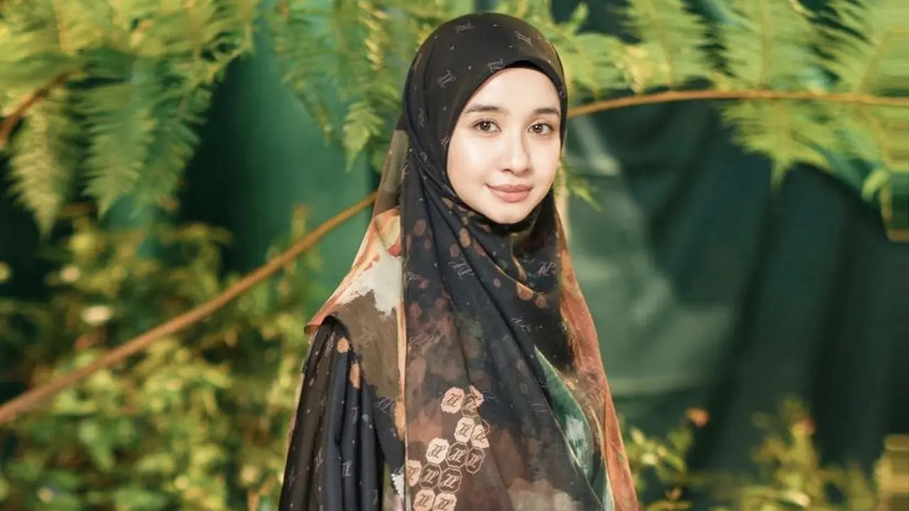 Model Baju Lebaran 2023 yang Terinspirasi dari Aktris Tanah Air