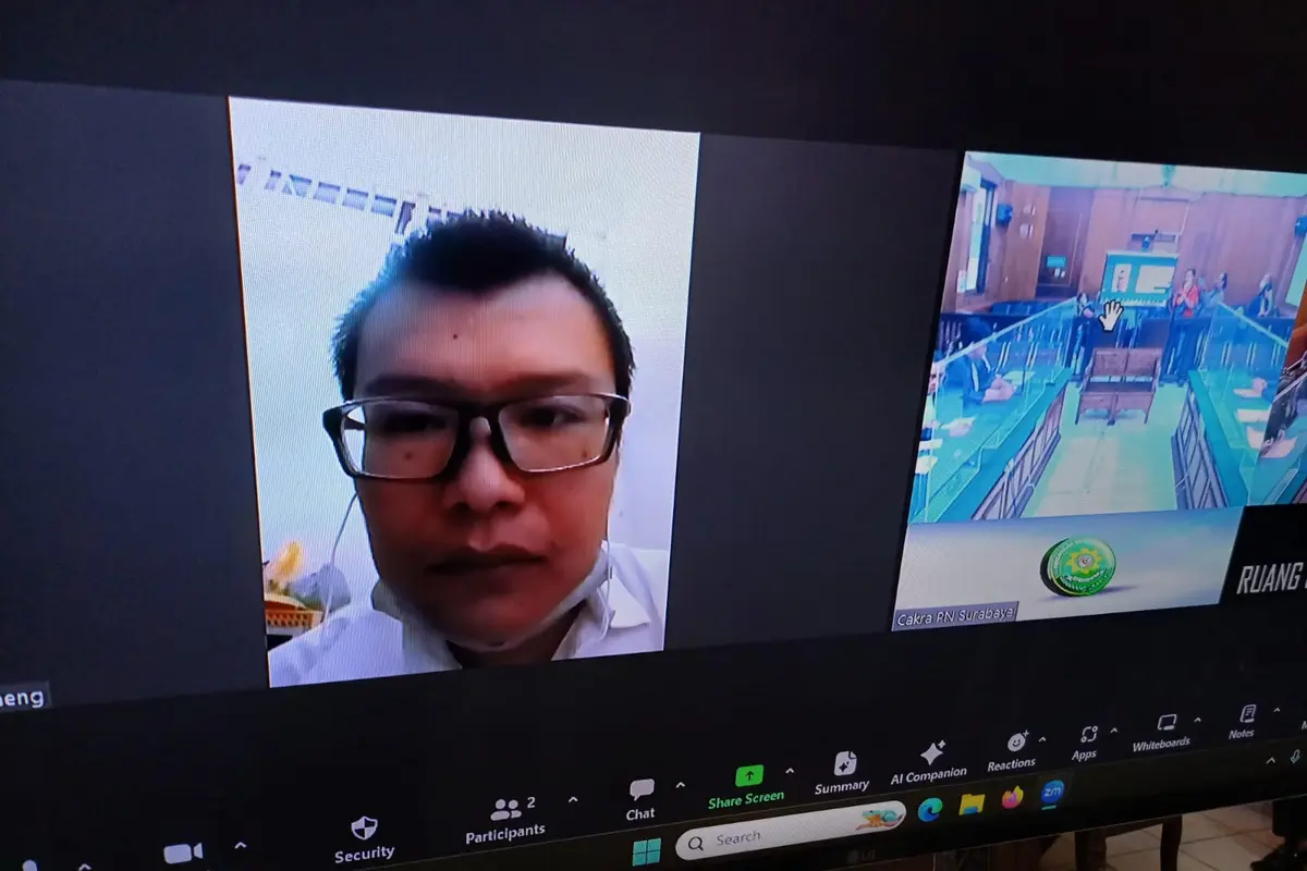 Sidang perdana kasus penganiayaan hingga tewas wanita asal Indramayu Dini Sera Afriyanti (29), oleh pacarnya Gregorius Ronald Tannur.(Dian Kurniawan/Liputan6.com)