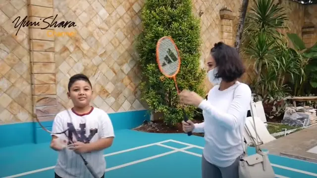 7 Momen Seru Yuni Shara Main Ke Rumah Krisdayanti, Main Badminton Bareng