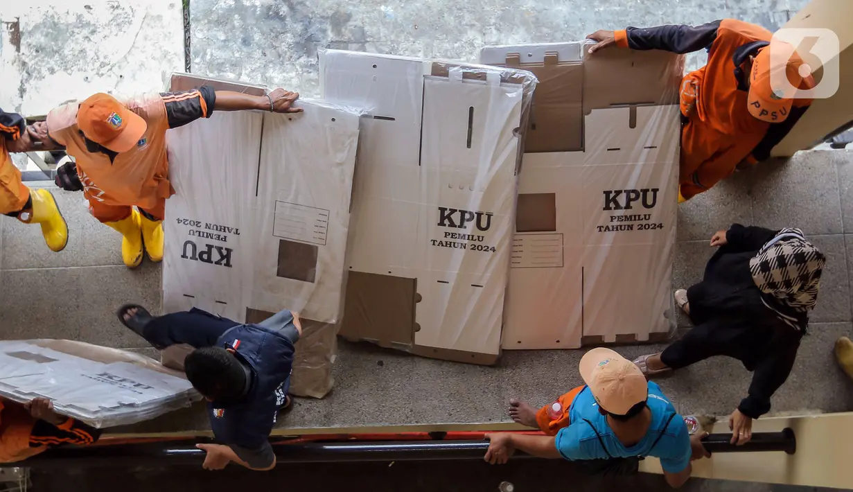 Sebelumnya, KPU Jakarta Timur meminta kepada pemerintah setempat untuk memfasilitasi tempat penyimpanan logistik Pemilu 2024. (Liputan6.com/Angga Yuniar)