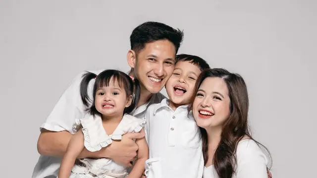 Pemotretan Terbaru Keluarga Tasya Kamila, Disebut Bak Keluarga Cemara (credit: instagram/tasyakamila)