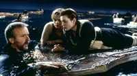 James Cameron sedang mengarahkan Leonardo DiCaprio dan Kate Winslet di film Titanic. foto: guardian