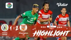 Babak Penyisihan #ShopeeLiga1 yang mempertemukan #MaduraUnited vs #BhayangkaraFC pada hari Sabtu malam (22/11/2019) berakhir denga...
