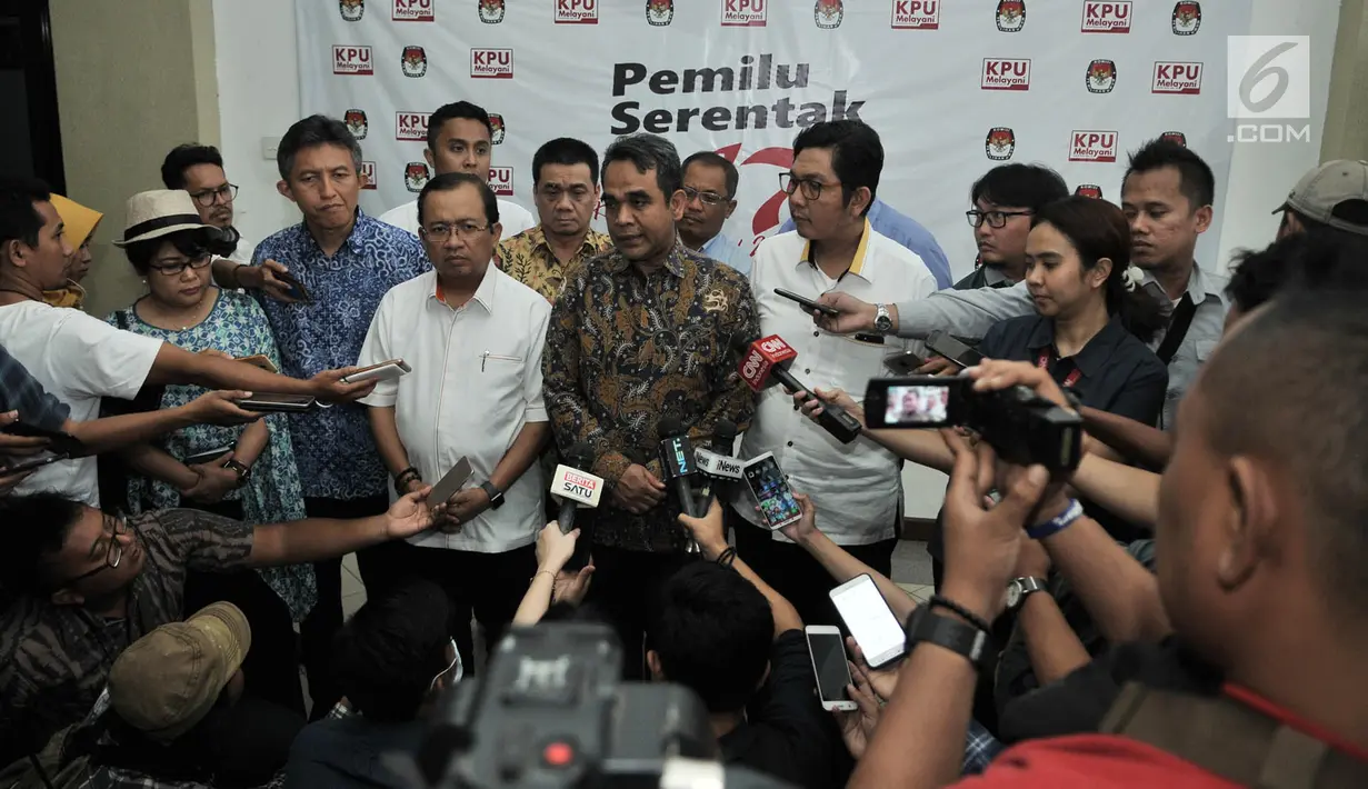 Sekjen Gerindra Ahmad Muzani, Sekjen PKS Mustafa Kamal, Sekjen Partai Berkarya Priyo Budi Santoso dan anggota Tim Pemenangan Prabowo-Sandi  memberi keterangan usai pertemuan  dengan komisioner KPU, Jakarta, Rabu (17/10). (Merdeka.com/Iqbal S Nugroho)