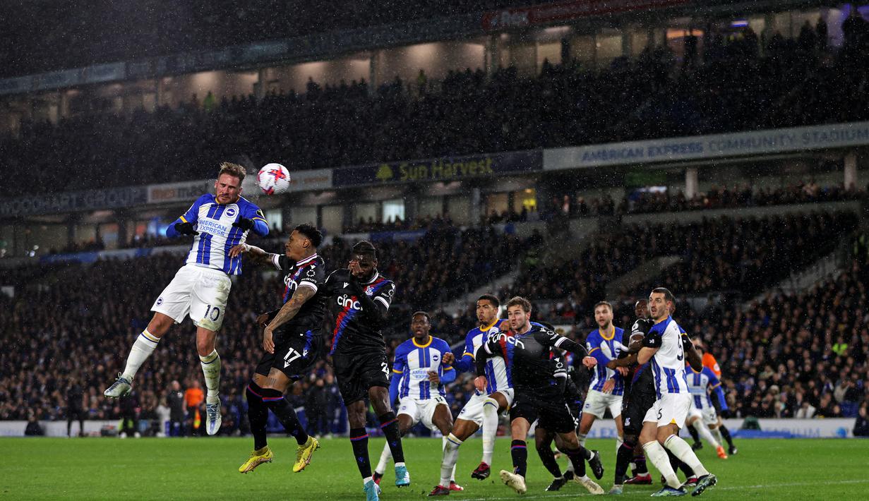 Kepindahan Mac Allister ke Liverpool akan memakan biaya kurang dari 60 juta poundsterling (Rp1,1 triliun).  (AFP/Adrian Dennis)