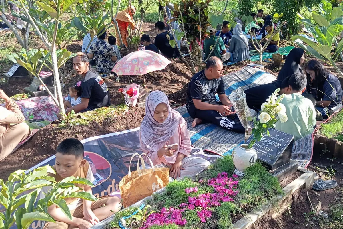 Ratusan warga di Banyuwangi ikuti Lebaran kuburan setiap Hari Raya Idul Fitri 2 Hari (Istimewa)