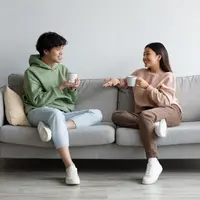 Ilustrasi hubungan pertemanan/copyright shutterstock/Prostock-studio